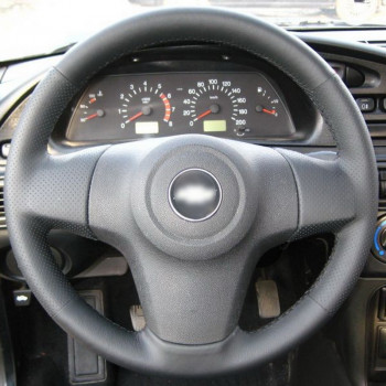 Накладка из натуральной кожи на руль LADA (ВАЗ) Niva Travel (2020-2022), Chevrolet Niva I (2009-2020), Opel Corsa D (S07) (2006-2014), черная